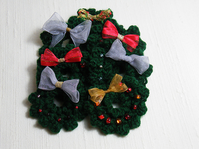 Dainty Beaded Christmas Wreath
