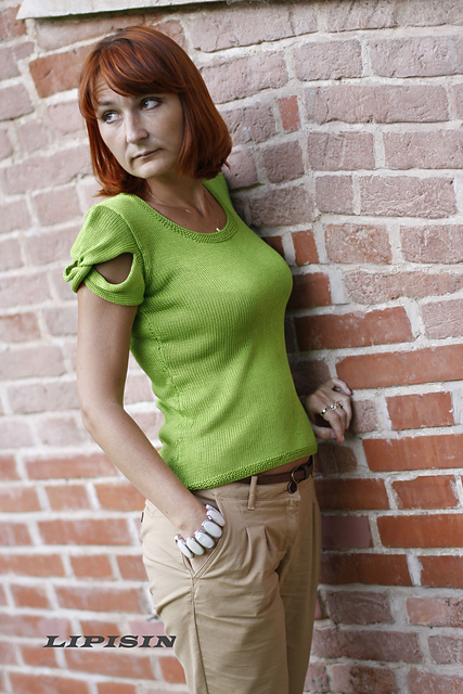 # 30 Figurbetonter Pulli