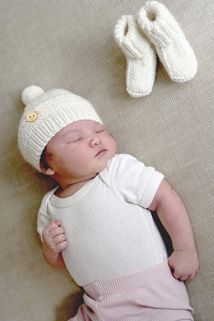 Blanche Hat and Booties - Bc124