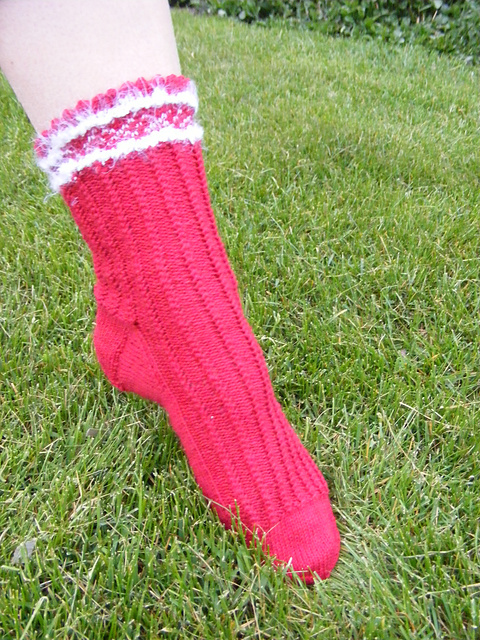 Russland - Rote Socken mit Wuschelrand