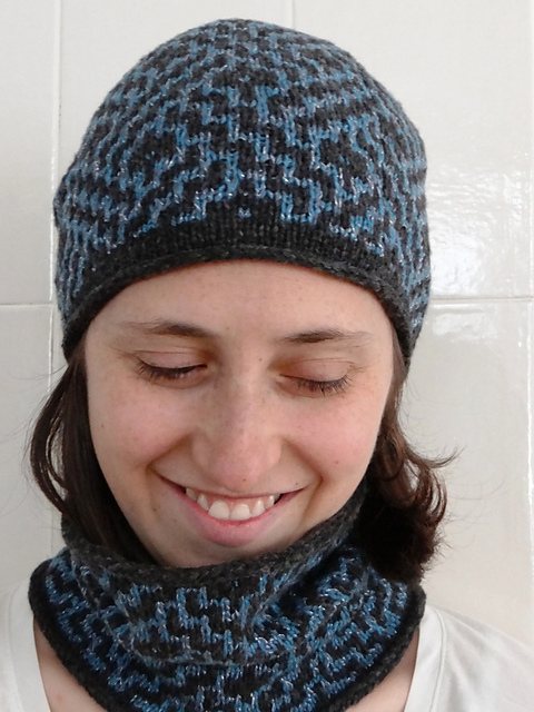 Keyhole Cowl & Beanie