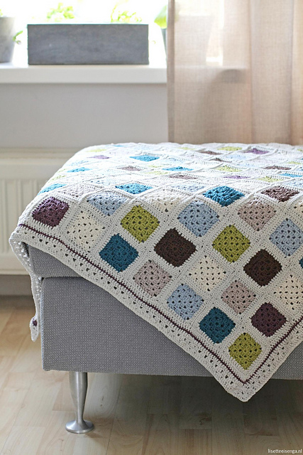 Mini granny square throw