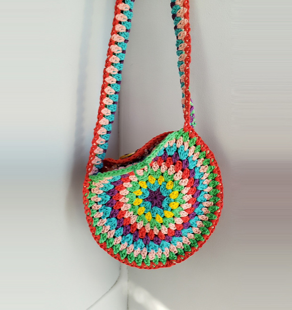 round crochet bag bolso redondo ganchillo Ravelry: Retro Circle Bag pattern by Littlejohn's Yarn