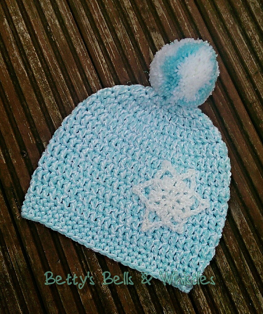 Frozen Elsa themed bobble hat