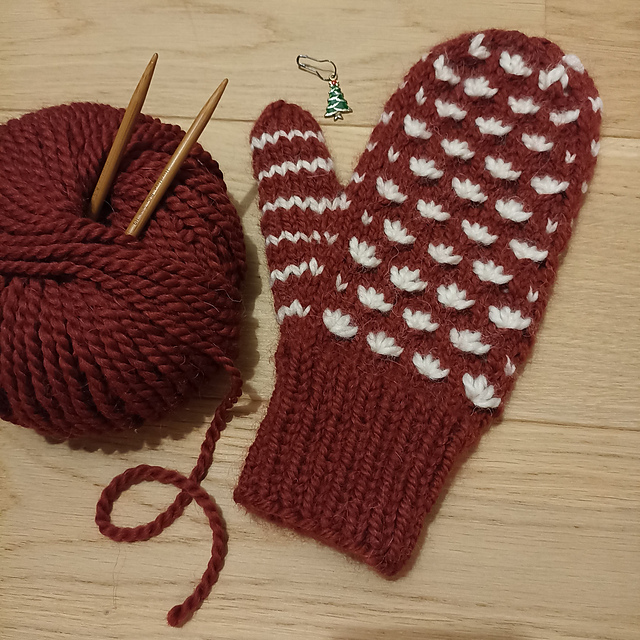 Bulky Lotus Mitts and Mittens