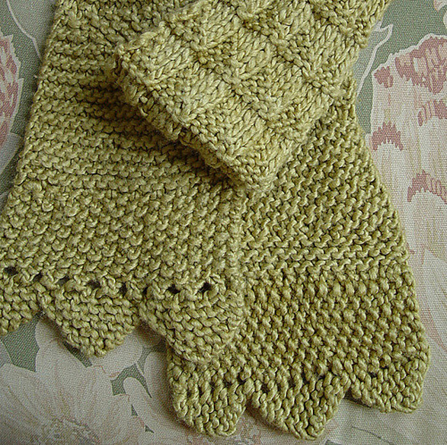 Folding Triangles Scarf