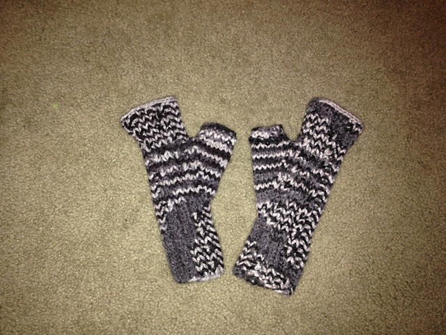 Twisty Ribbed fingerless Gloves