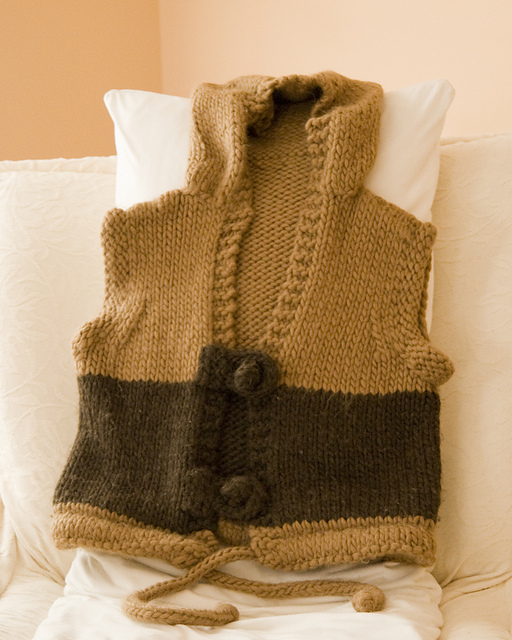 #22D - Short vest with drawstring