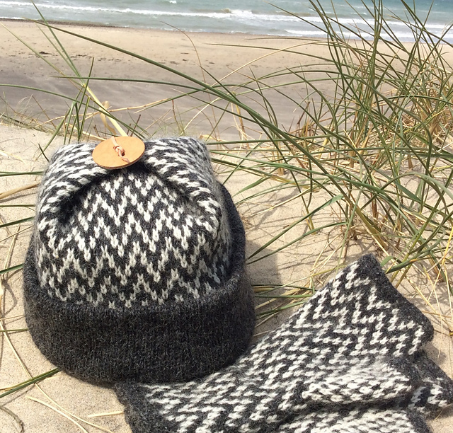 The North Sea Hat & mittens