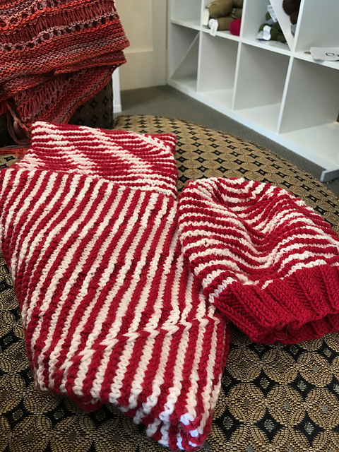 Peppermint Swirl Illusion Cowl