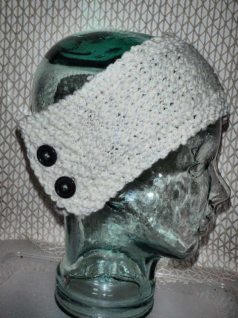 Seed Stitch Buttoned Earband