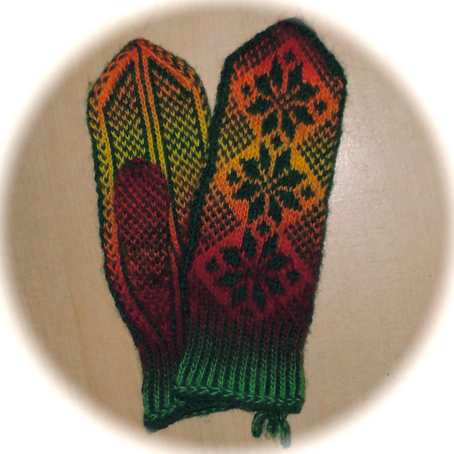 Christmas Mitts