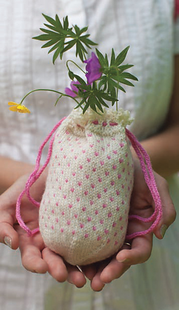 Netted Reticule Ravelry: Sweet Hearts Reticule pattern by Sarah Gomez