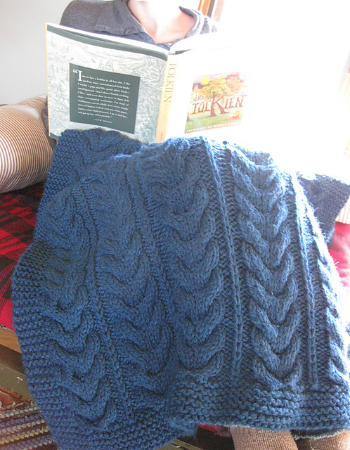 Horseshoe Cable Throw