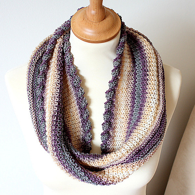 Cowl Moebius  Twisted Garter Edge