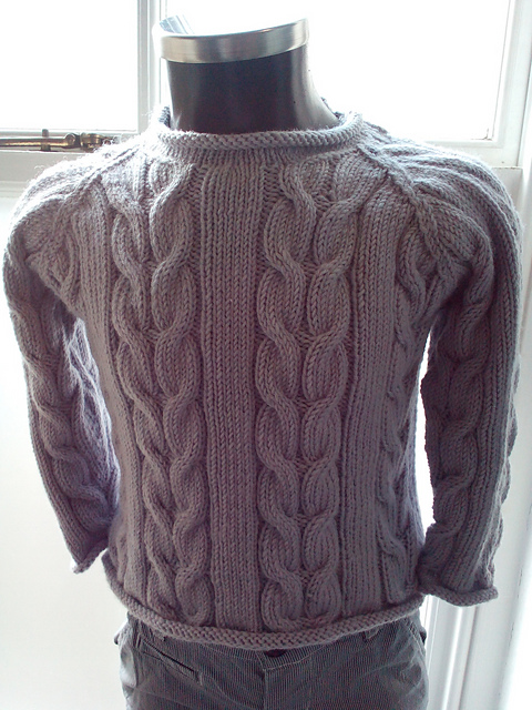 Raglan sweater with ribbed or rolled edges