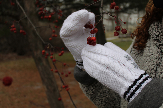 Folklore-Inspired Knit Mittens