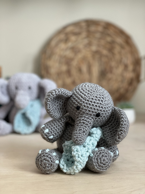 Hugs the Elephant
