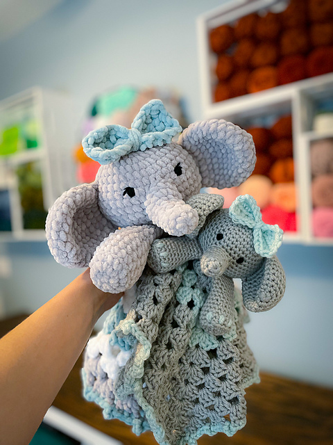 Elephant Huggie