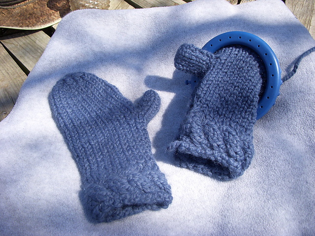 Cabled Mitts