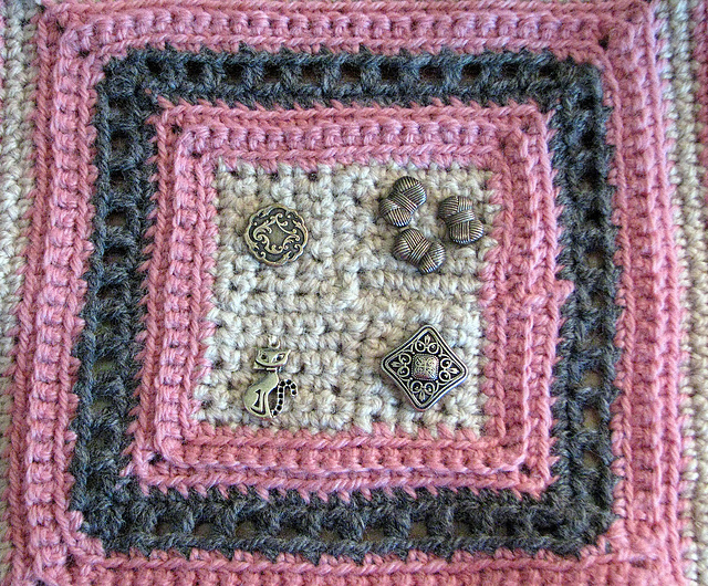 Entrelac Buttoned Square (Crochet)