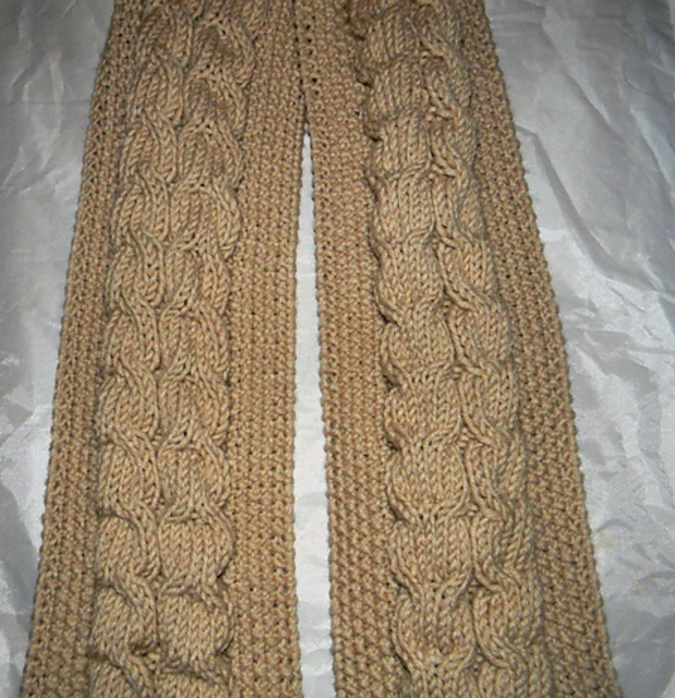 Cabled scarf, long and chunky