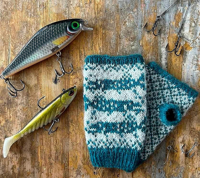 Pike Fingerless Mittens