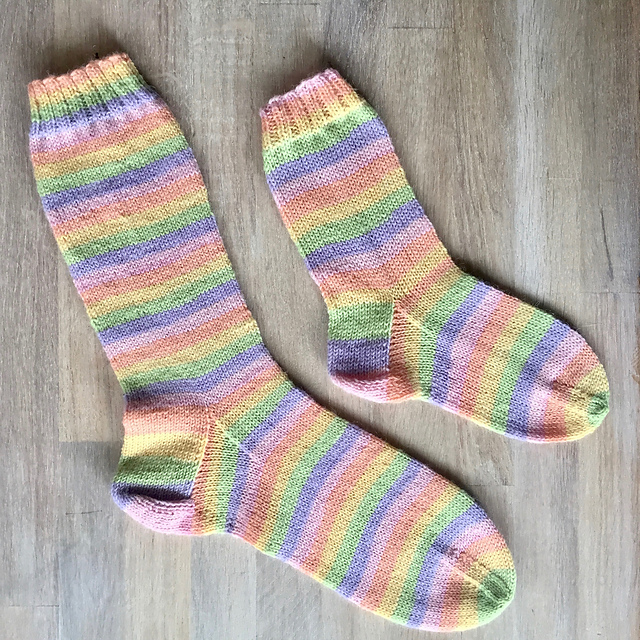 Simply the Simplest Sock Smallies