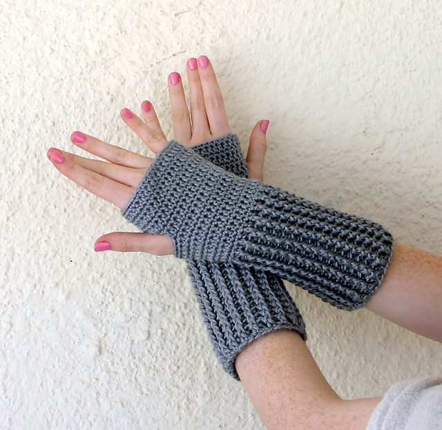 Adult half-length fingerless gloves