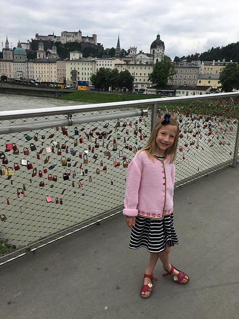 # 10 Kinderjäckchen in Maigrün