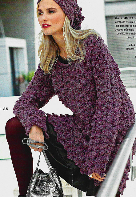 # 34 Pull motif à noppes