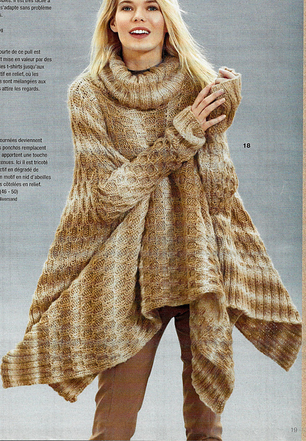 # 18 Pull-poncho motif nid d'abeilles