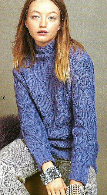 # 10 Pull violet motif en relief