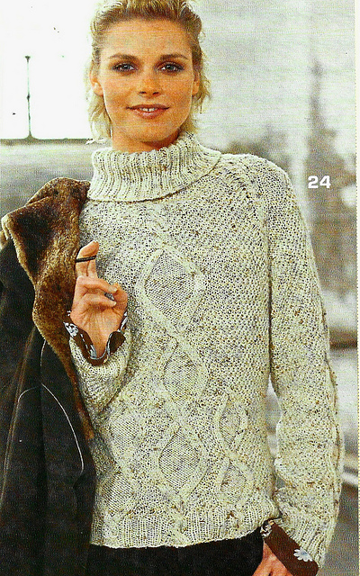 # 24 Pull tweed à torsades en losanges