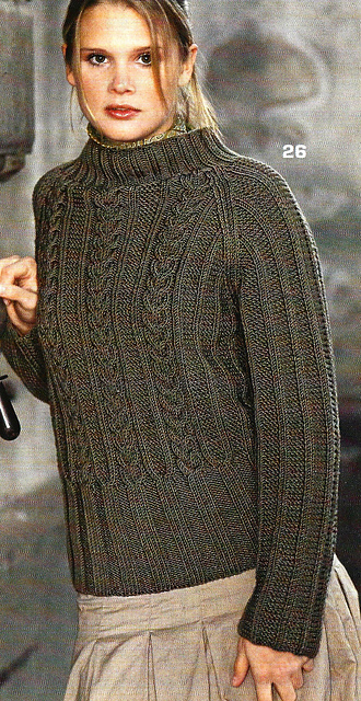 # 26 Pull raglan vert à rayures torsadées