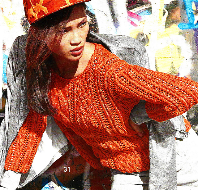 # 31 Pull orange à motifs