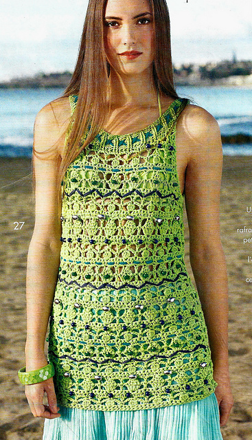 # 27 Haut avec broderies et perles