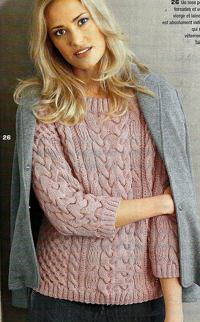 # 26 Pull rose motif torsadé
