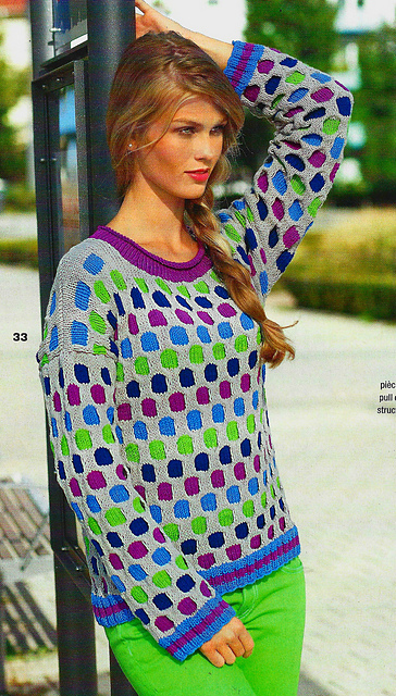 # 33 Pull multicolore motif nid d'abeille