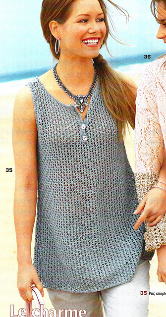 # 35 Top gris motif filet