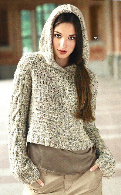 # 19 Pull court avec capuche