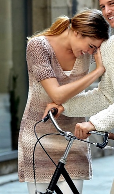 82-02  Sweater (Pull)