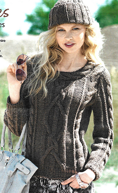 # 01 Pull brun motif torsadé