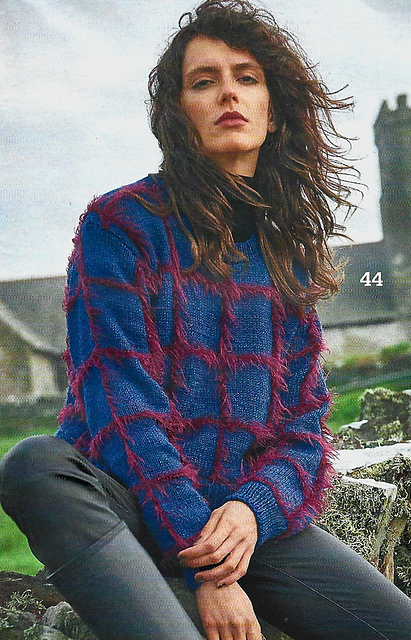 # 44 Pull motif à carreaux