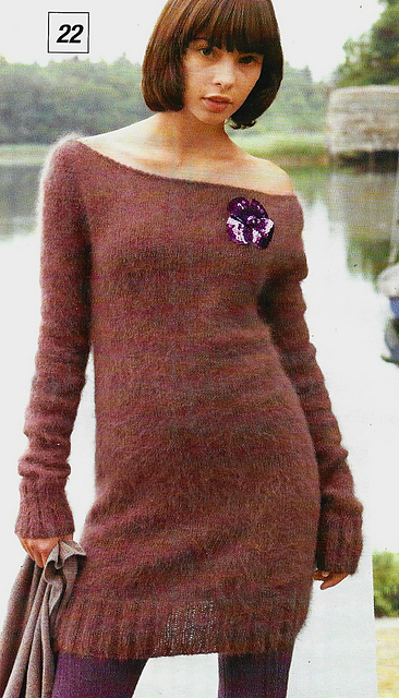 # 22 Robe angora à encolure bateau