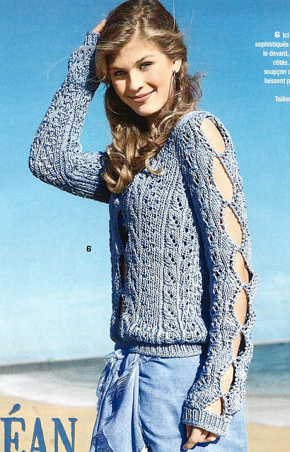 # 06 Pull bleu clair avec ouvertures