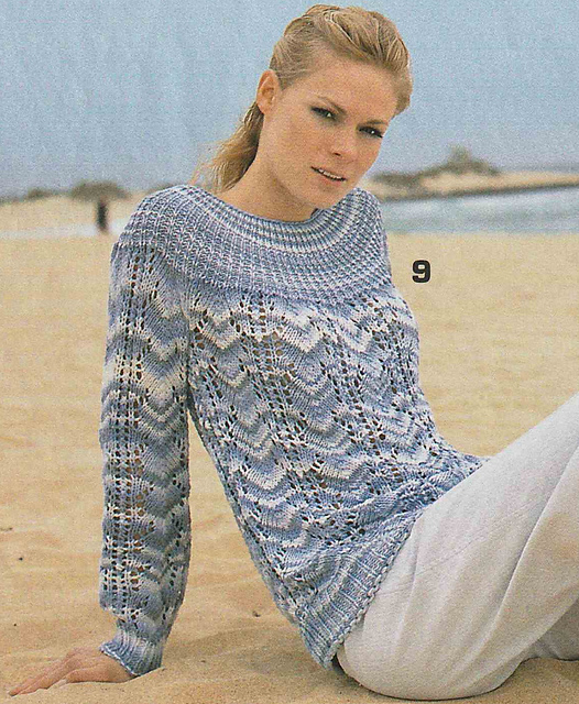 # 09 Ajouré sweater in light blue