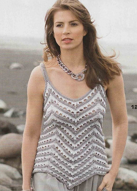 # 12 Top rayé au motif zigzag