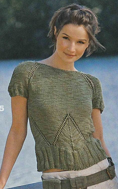 # 15 Short-sleeve Sweater in Olive w/ Round Yoke