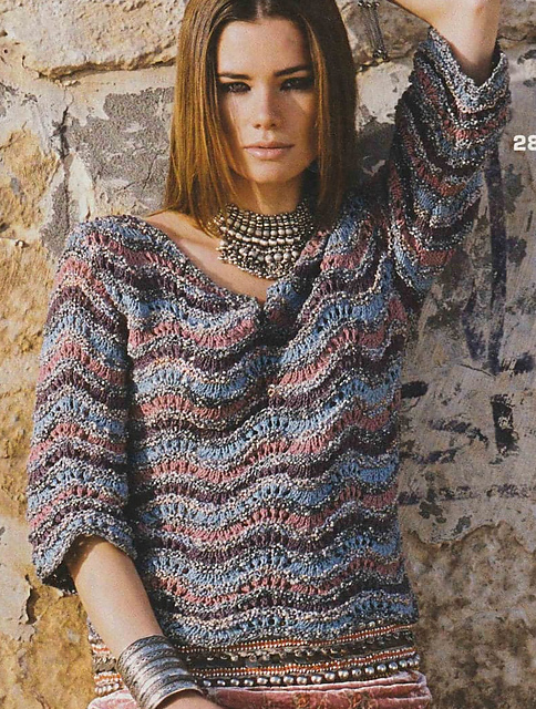 # 28 Pull en motif ondulant